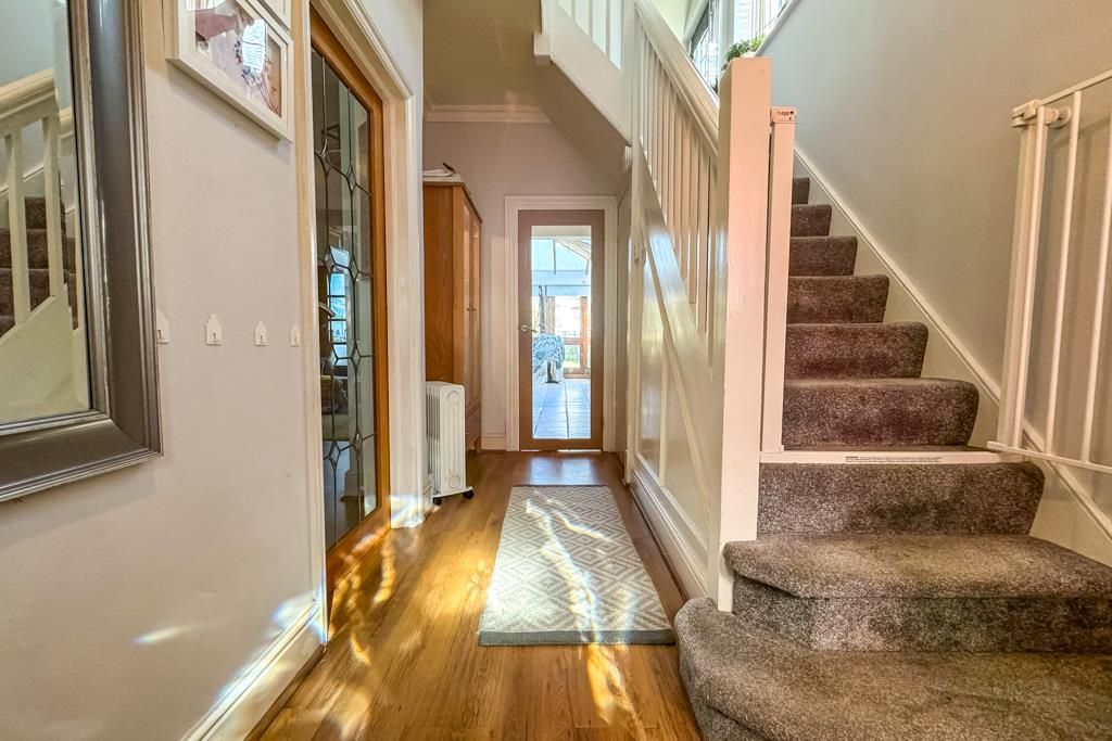 Property photo 2 of 20 Entrance Hall