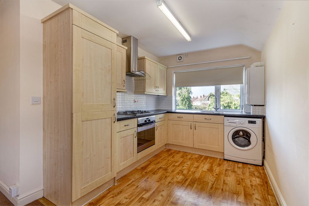 Property photo 2 of 21