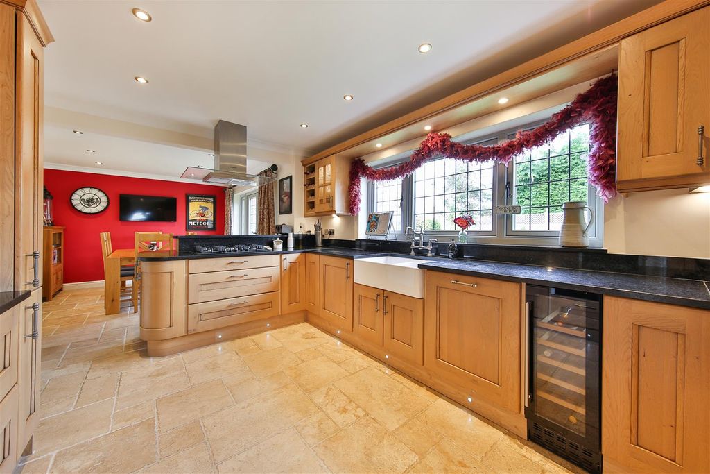 Property photo 2 of 18 Kitchen2.Jpg