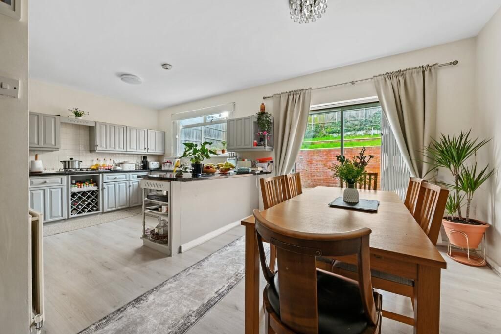 Property photo 1 of 9 Kitchen