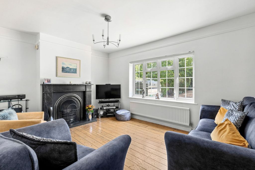 Property photo 2 of 17