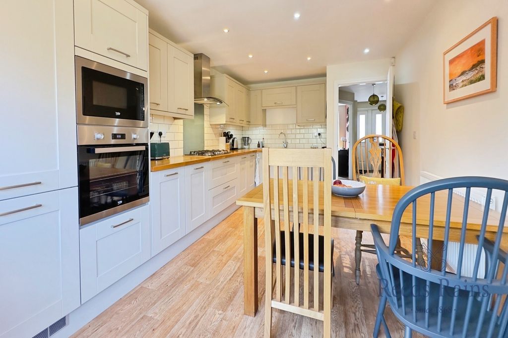 Property photo 2 of 19 Kitchen