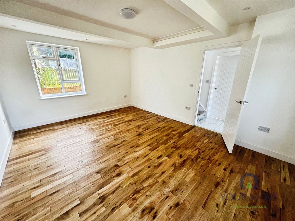 Property photo 2 of 16 Lounge