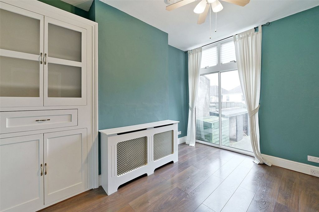 Property photo 3 of 11 Dining Room