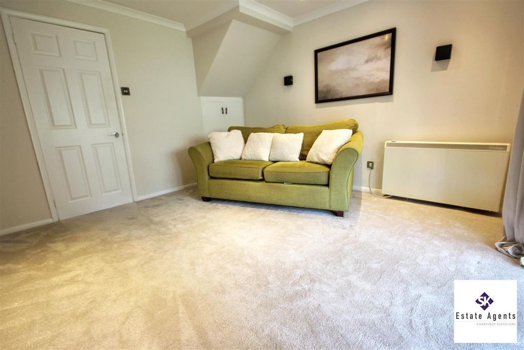 Property photo 2 of 19 Lounge