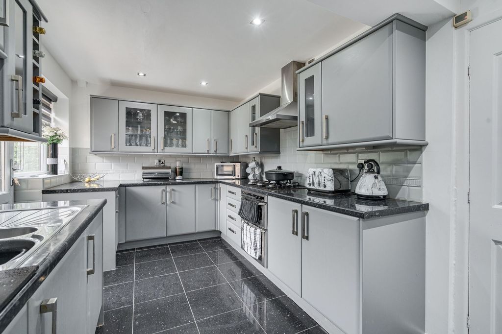 Property photo 1 of 27