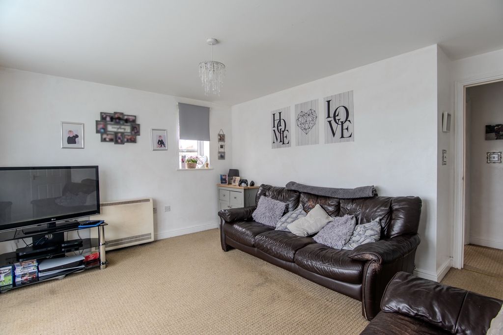 Property photo 3 of 19