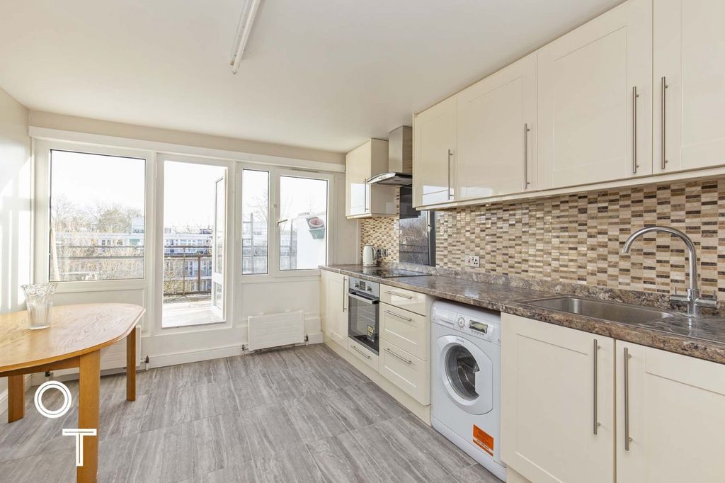 Property photo 1 of 11 Kitchen (Main)
