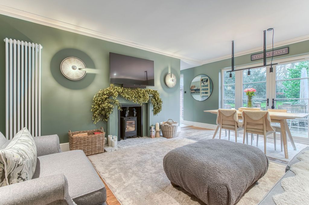 Property photo 2 of 33