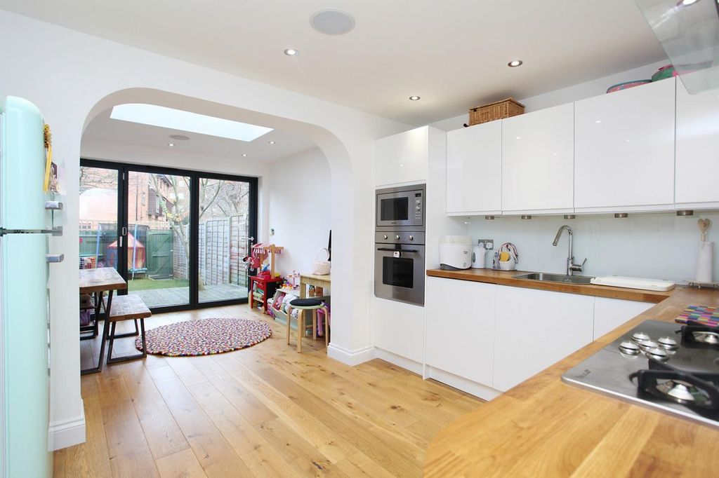 Property photo 1 of 11