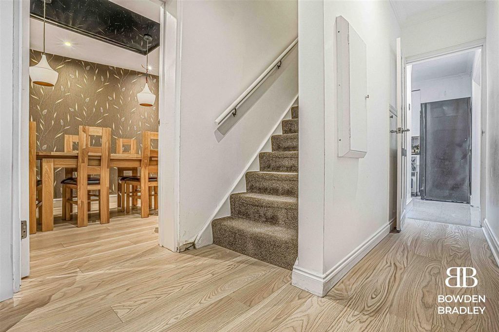 Property photo 3 of 27 Hallway