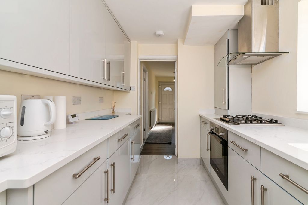 Property photo 3 of 18 Pbox-Img.Jpg