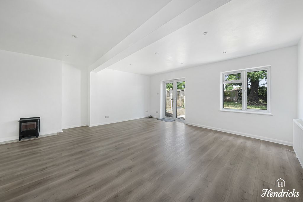 Property photo 3 of 24