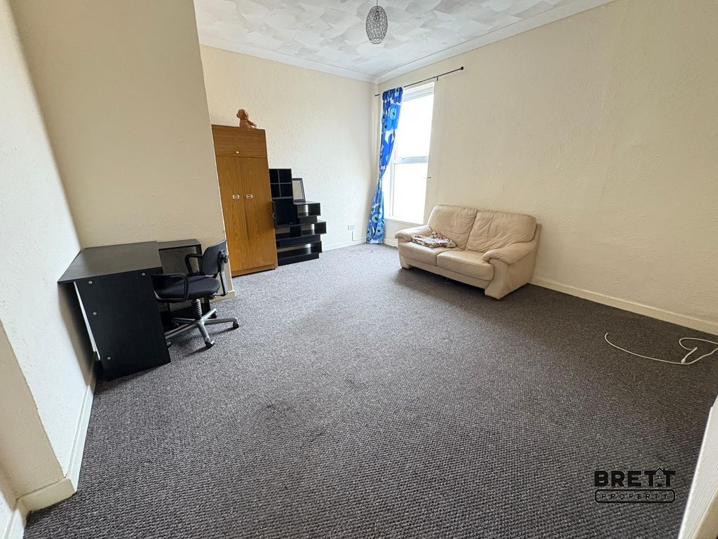 Property photo 2 of 6 Living Room