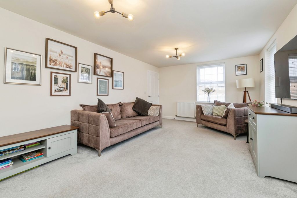 Property photo 3 of 20 Pbox-Img.Jpg