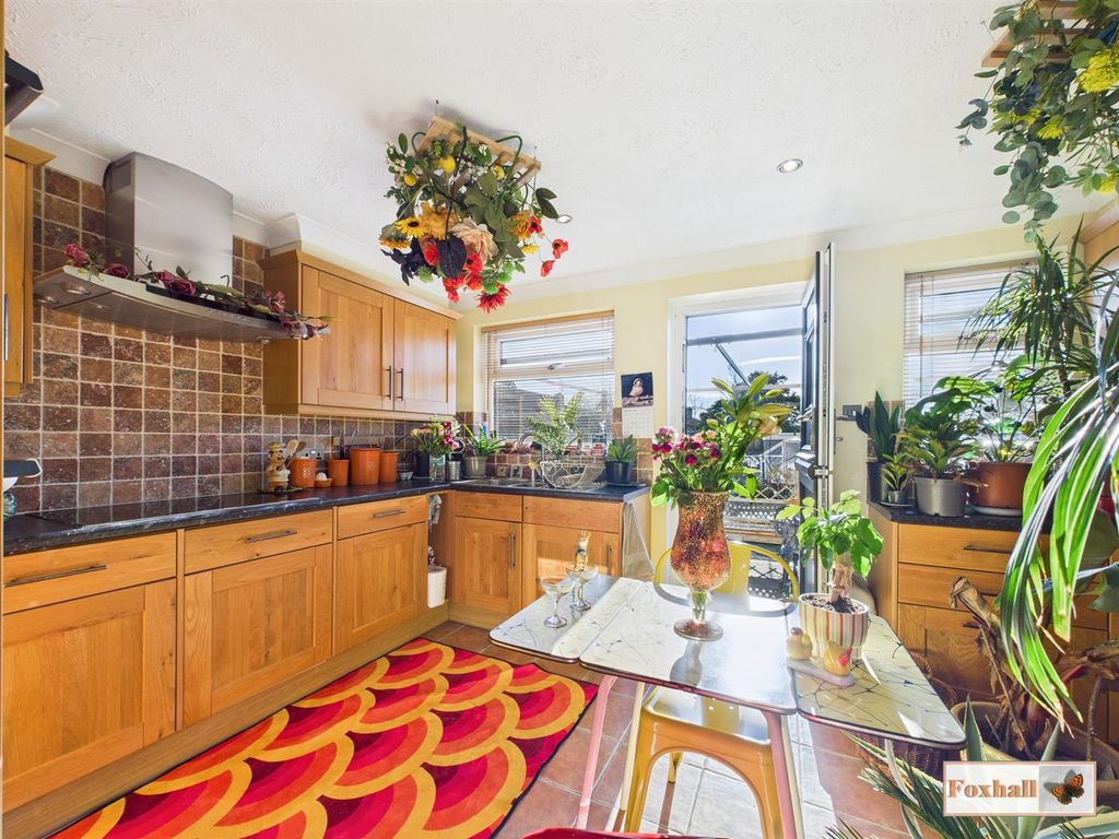 Property photo 3 of 24 Kitchen