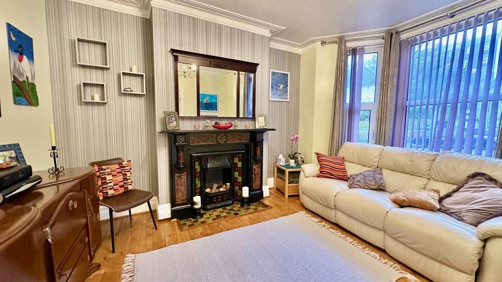 Property photo 2 of 35