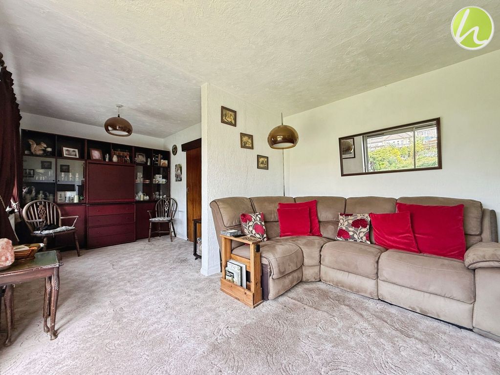 Property photo 2 of 27