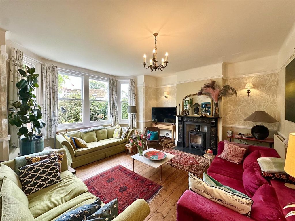 Property photo 2 of 36