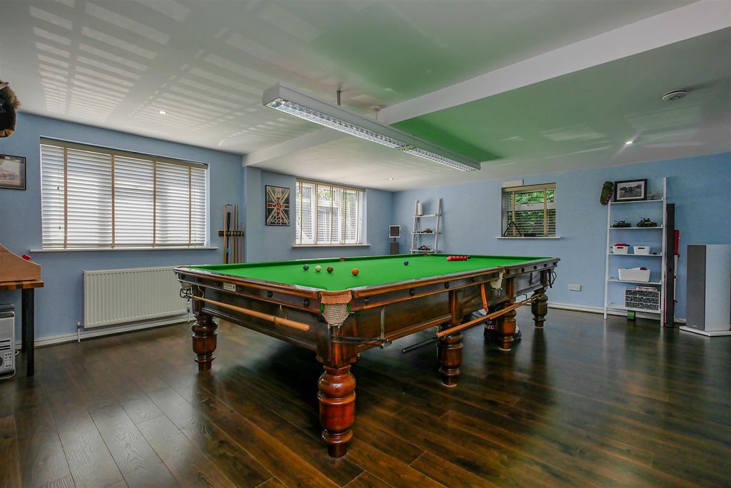 Property photo 3 of 21 Family/Games Room