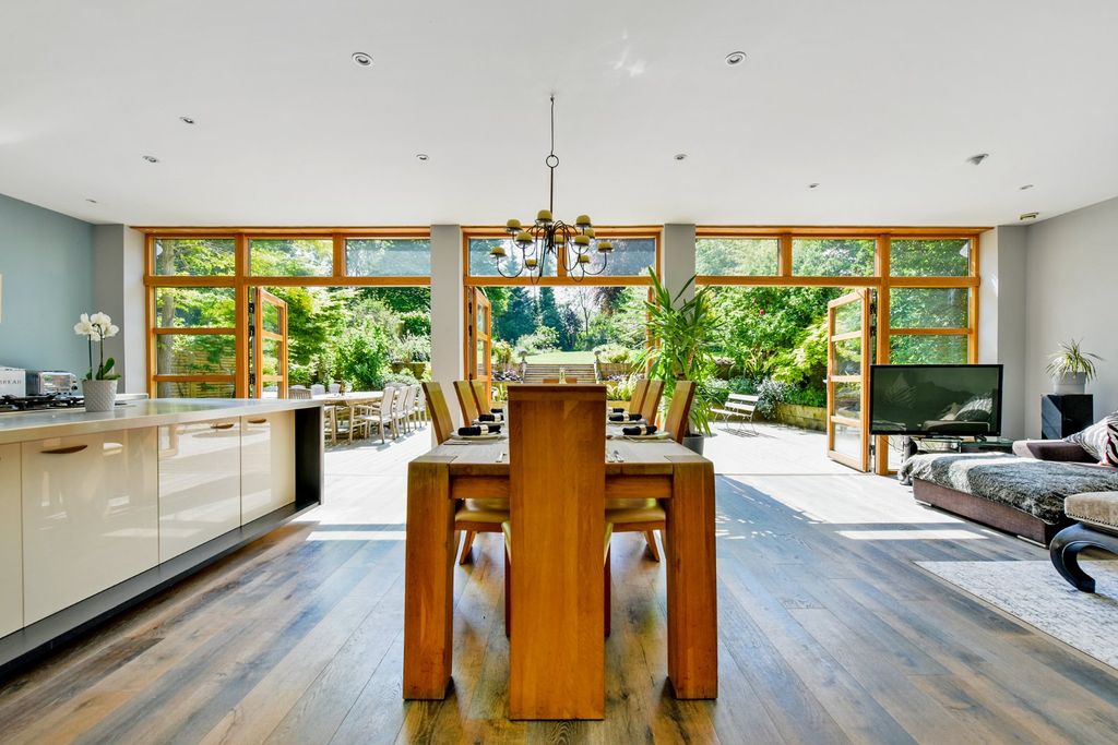 Property photo 3 of 18 Kitchen