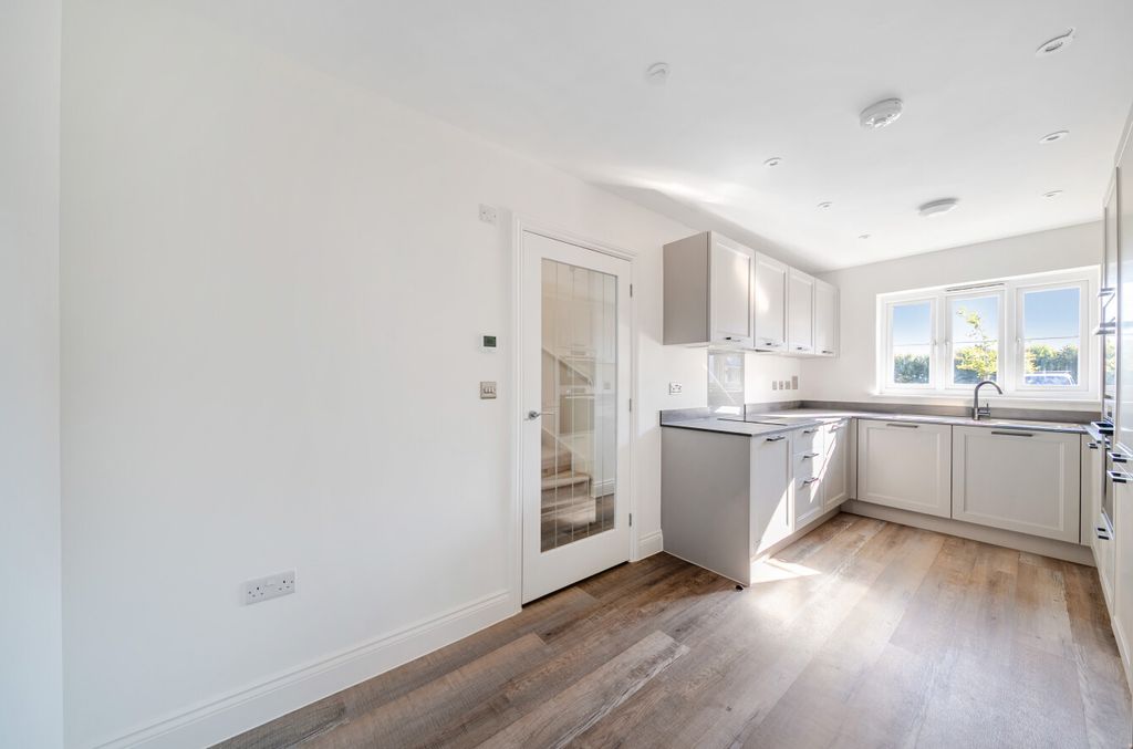 Property photo 3 of 11 1524595-7-1A10c41...