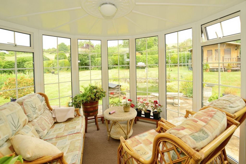 Property photo 2 of 17 Conservatory