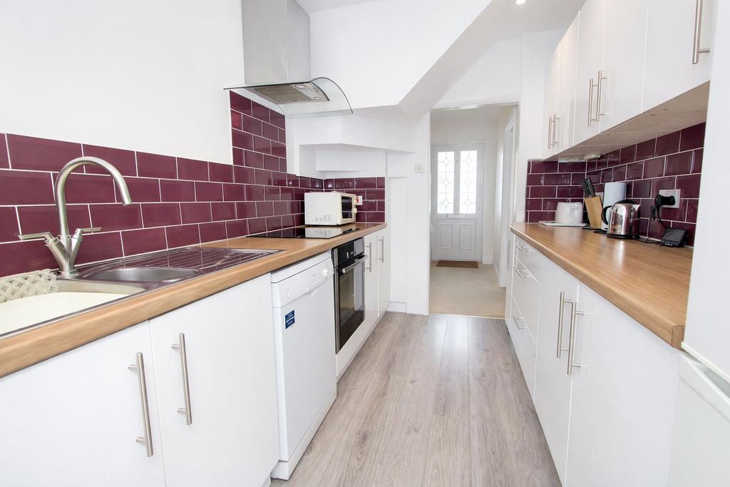 Property photo 3 of 20 Kit B.Jpg