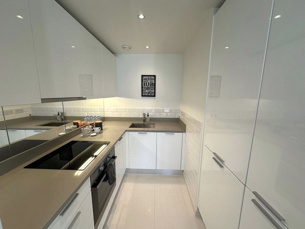 Property photo 3 of 11 Kitchen