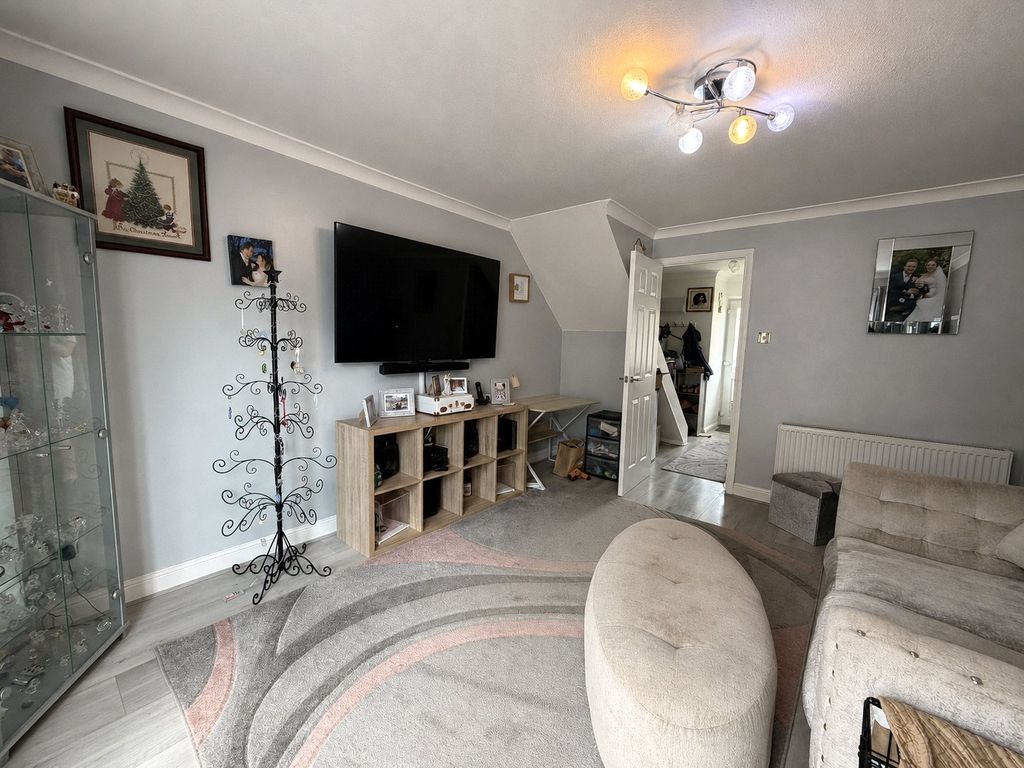 Property photo 3 of 8 Picture No. 24