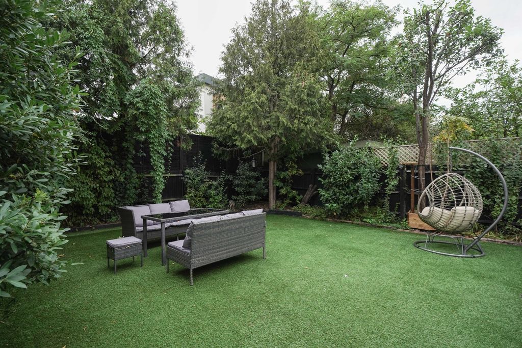 Property photo 2 of 18 5279382