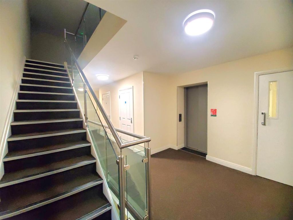 Property photo 3 of 13 Building Entrance