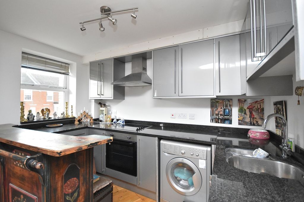 Property photo 3 of 6