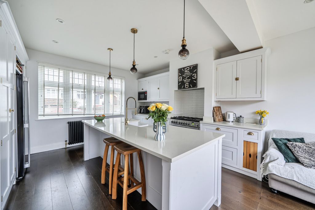 Property photo 2 of 17 1403642-19-69779d...