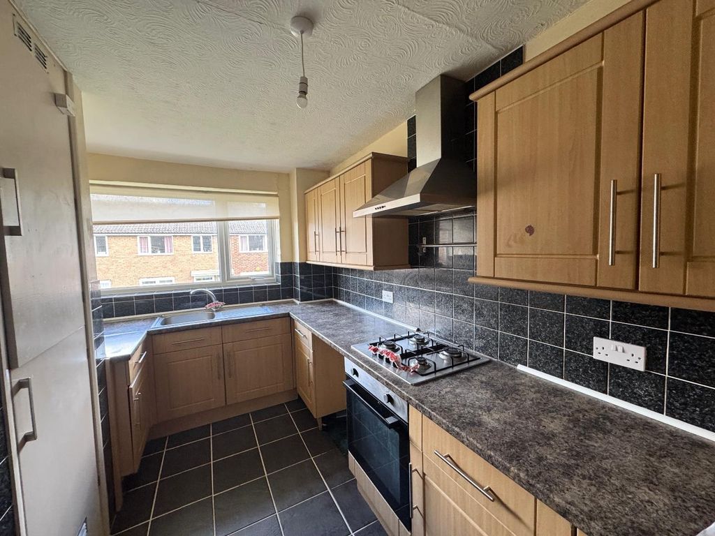 Property photo 3 of 8 Kitchen