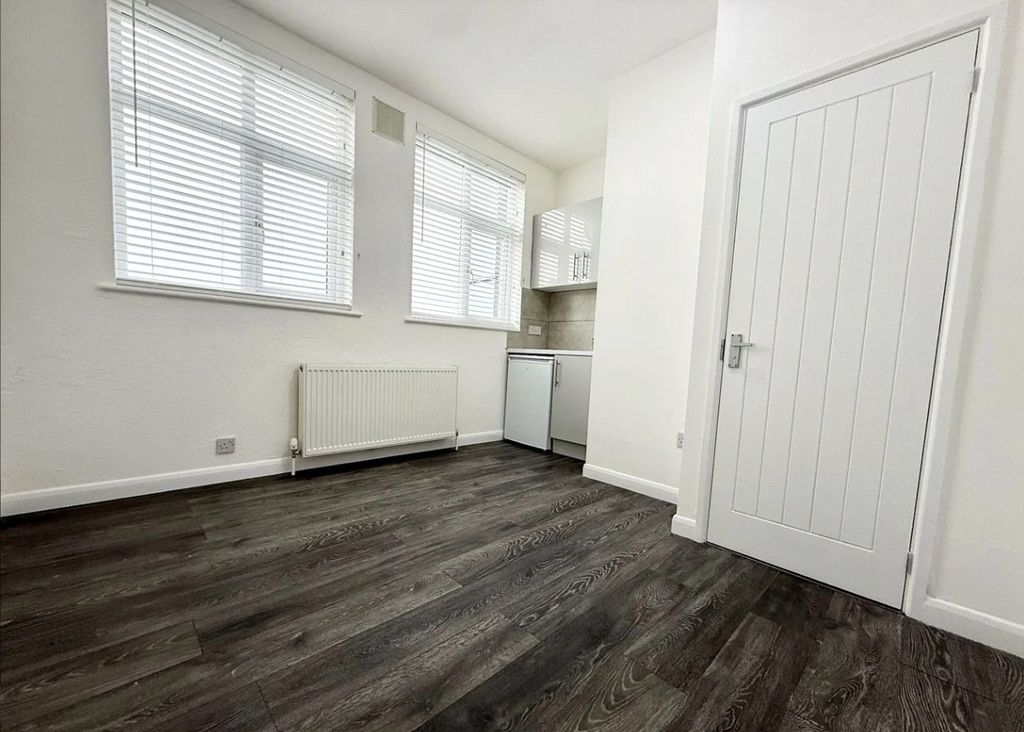 Property photo 1 of 5 Picture No. 05