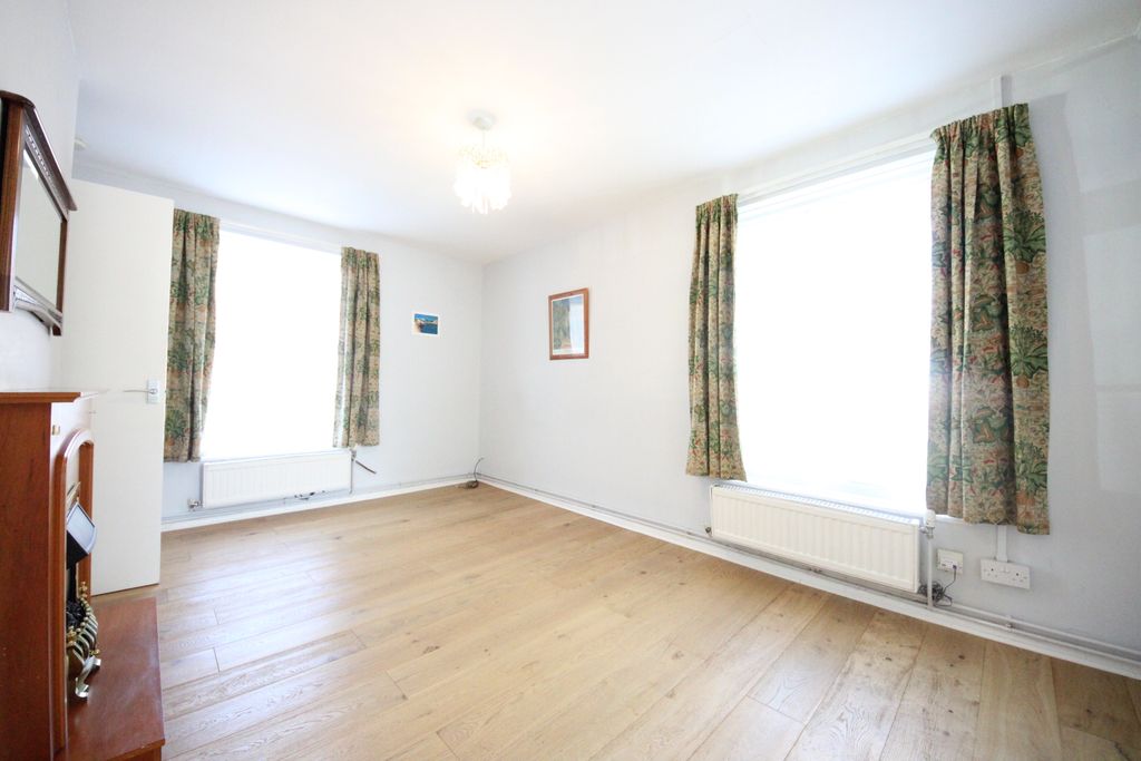 Property photo 3 of 7