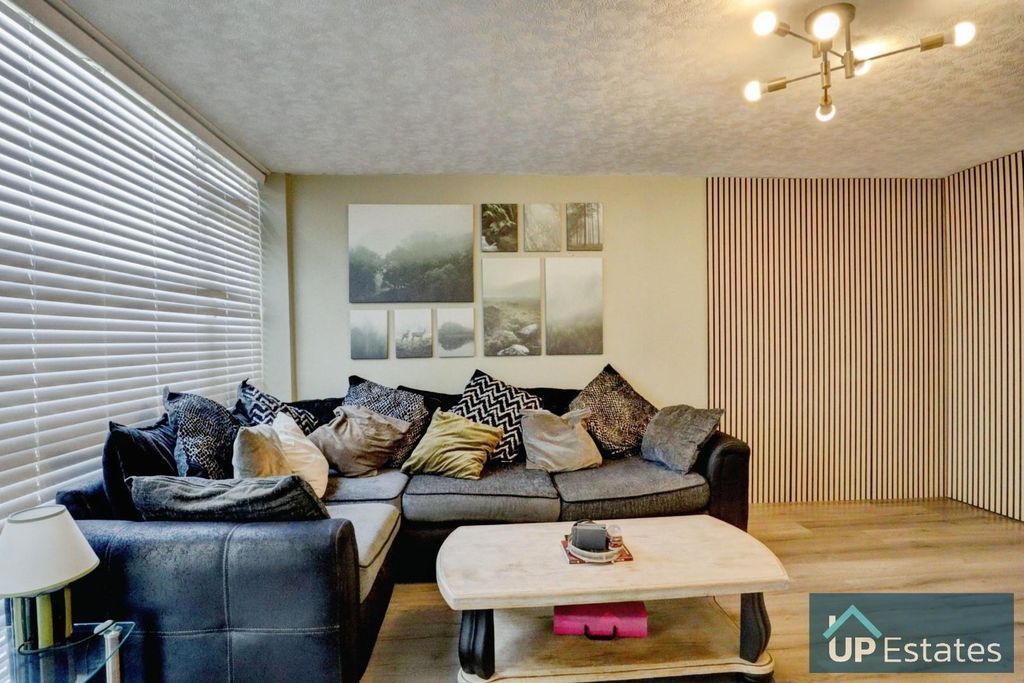 Property photo 3 of 25