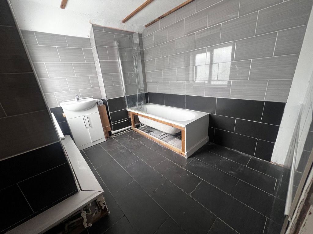 Property photo 3 of 12 Bathroom
