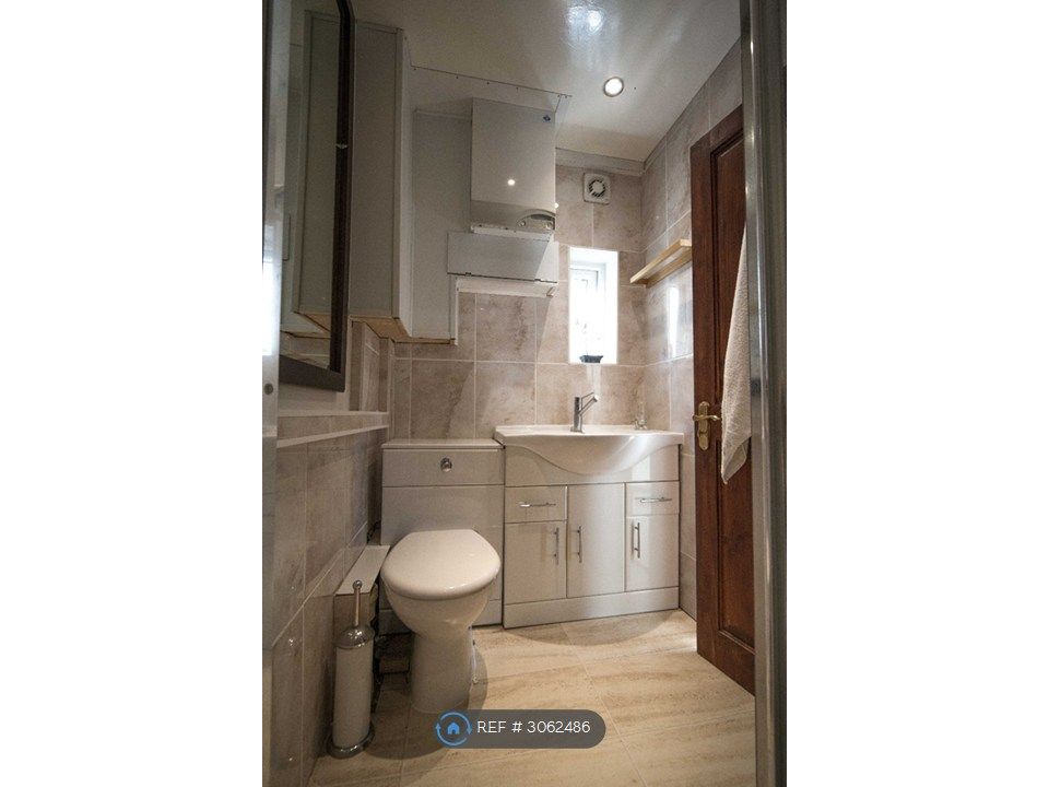 Property photo 3 of 19 Ground Floor En-Suite Room Bathroom