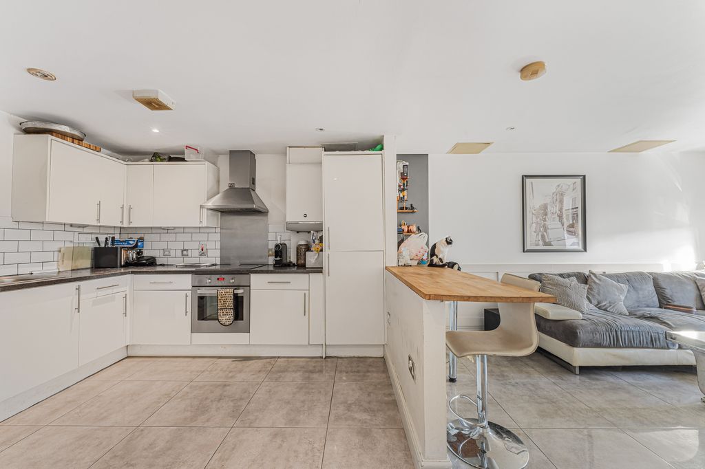 Property photo 3 of 9 Gallery