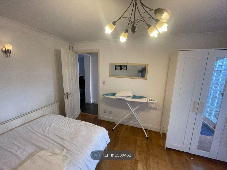Property photo 3 of 9 Bedroom
