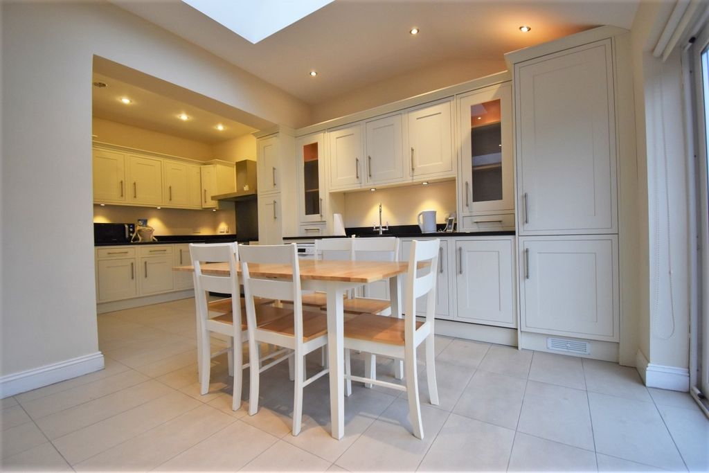 Property photo 2 of 9 Shared Kitchen