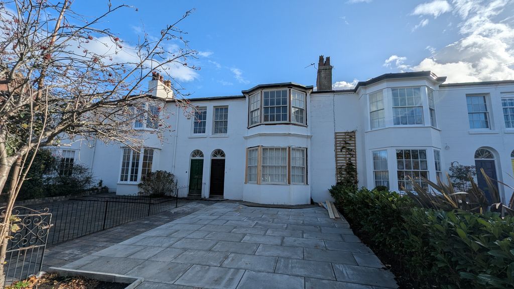 Property photo 2 of 8 External