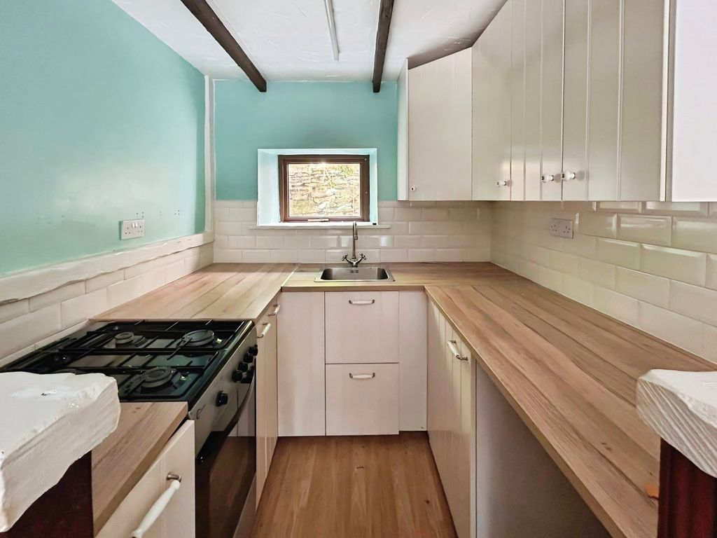Property photo 3 of 8 Kitchen