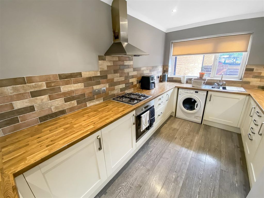Property photo 2 of 12 Kitchen