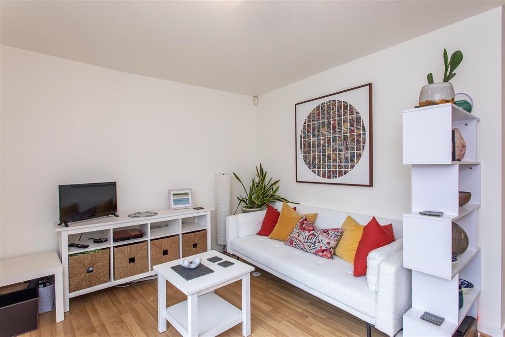 Property photo 3 of 18 Reception