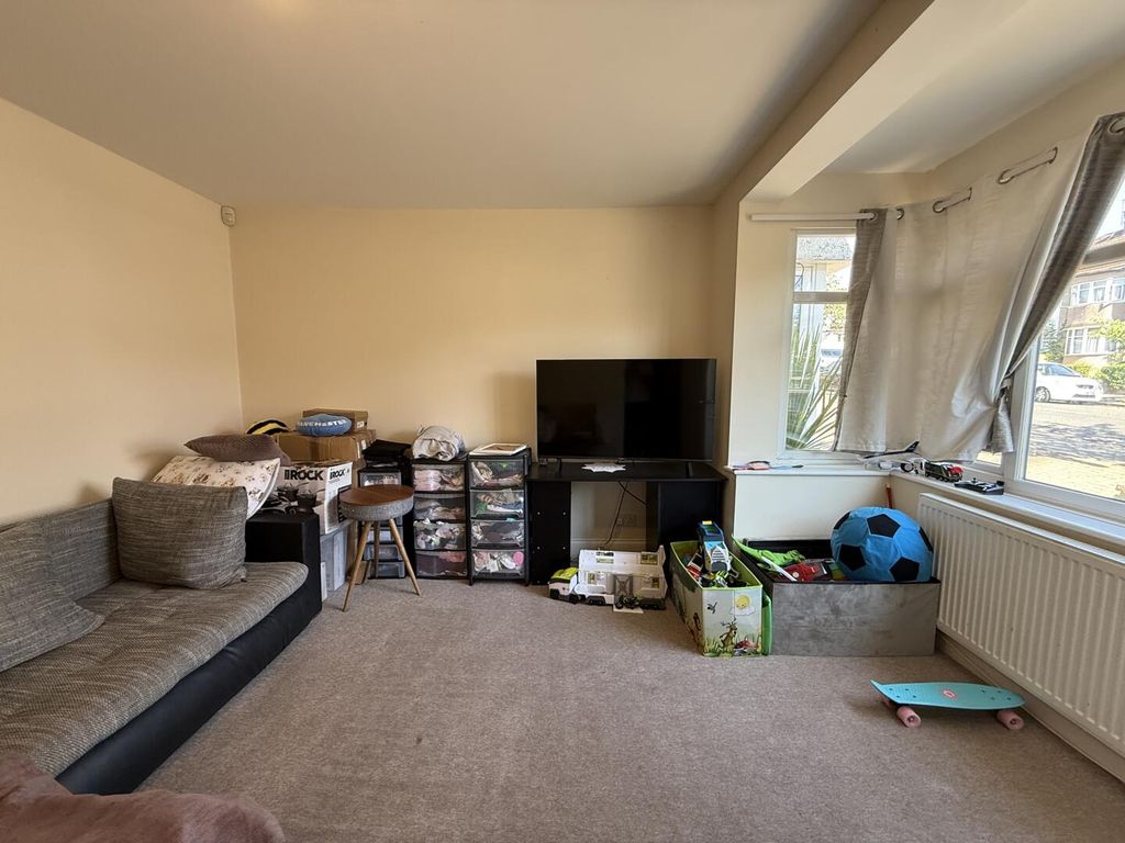 Property photo 2 of 18 Living Room