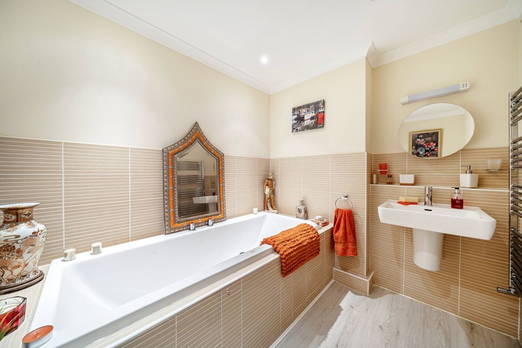 Additional image 15 of 3 bed flat for saleOld Teignmouth Road, Dawlish, Devon EX7