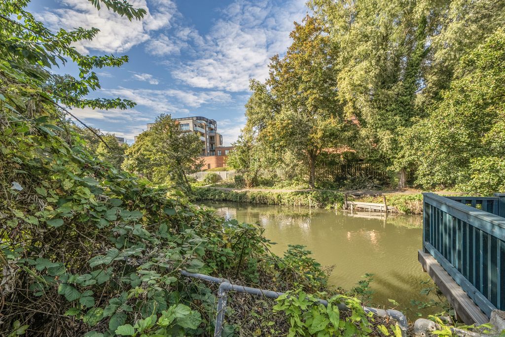 Property photo 2 of 21 1358592-22-68d27F...